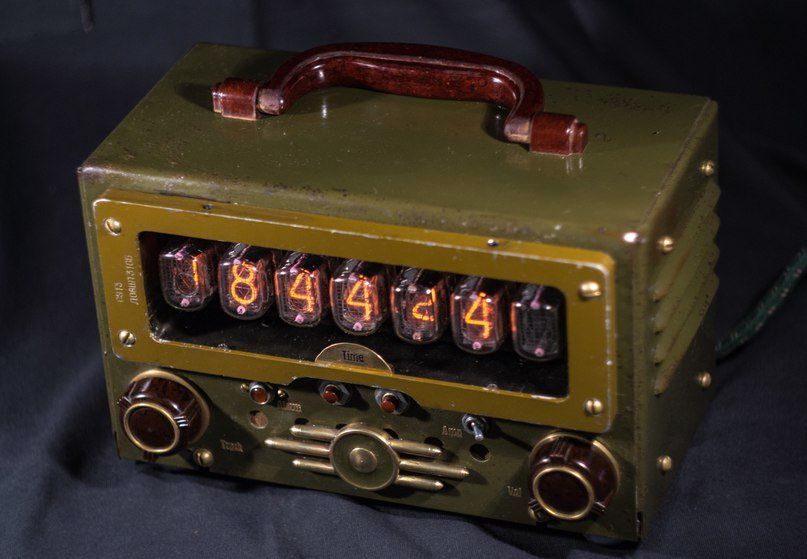 Купить старые аппараты. Корпус для Nixie Clock фоллаут. Ламповые часы Fallout. Ламповые часы в стиле фоллаут. Часы на газоразрядных индикаторах фоллаут.