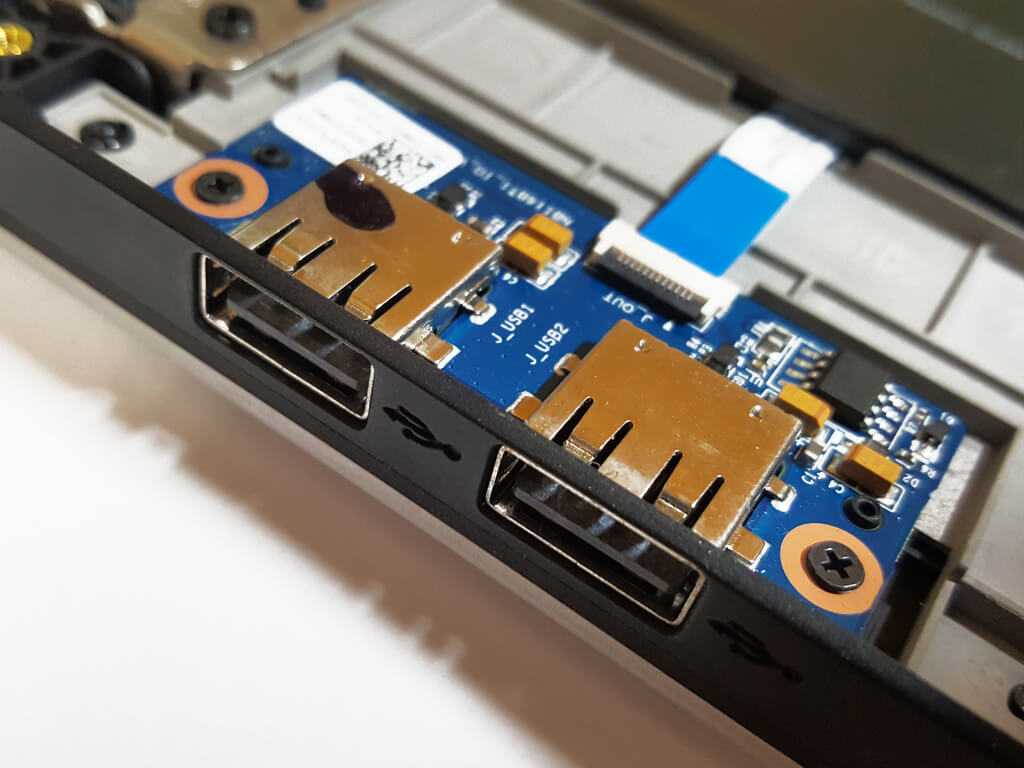 Замена портов ноутбука. Юсб порт разъем. Юсб разъем на ноуте. USB порт асус. Сломанный юсб разъем.