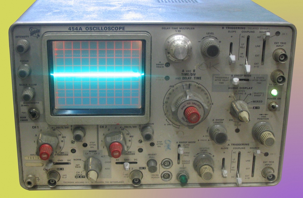 Какой осциллограф. Tektronix осциллограф 314. Tektronix 1947 год осциллограф. Осциллограф аналоговый с1-167. Осциллограф Тектроникс катодный.