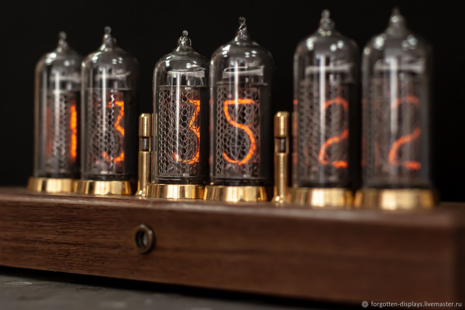 Лампочка час. Ламповые часы Nixie Clock. Газоразрядные индикаторы ин-14. Часы ламповые газоразрядных на ин 14. Часы на ин-14 Nixie Clock.