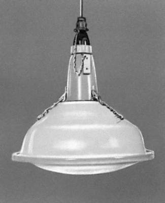 Светильник, предназначенный для общего освещения в промышленных зданиях. Источником света служит дуговая ртутная лампа.