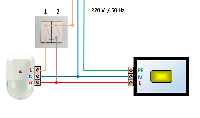 Система «прожектор + датчик движения» скоммутирована черед двухклавишный выключатель