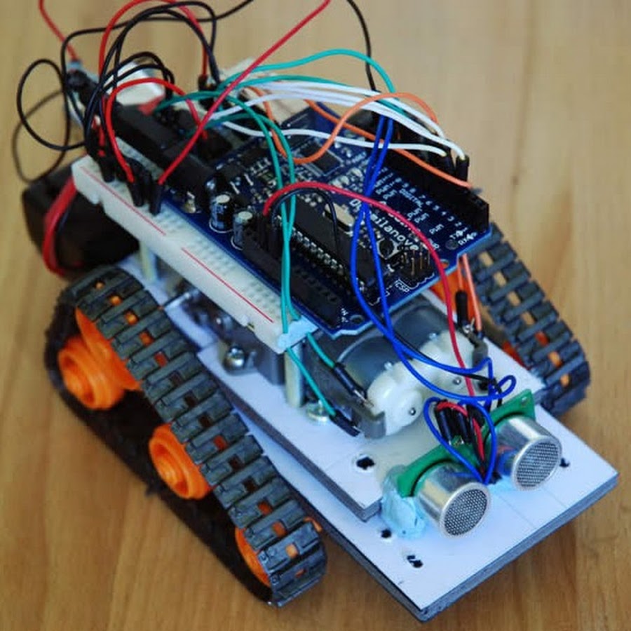 Https arduino cc. Самоделки на Arduino uno. Роботы ардуино проекты. Робототехника ардуино. Робот шагоход на ардуино.
